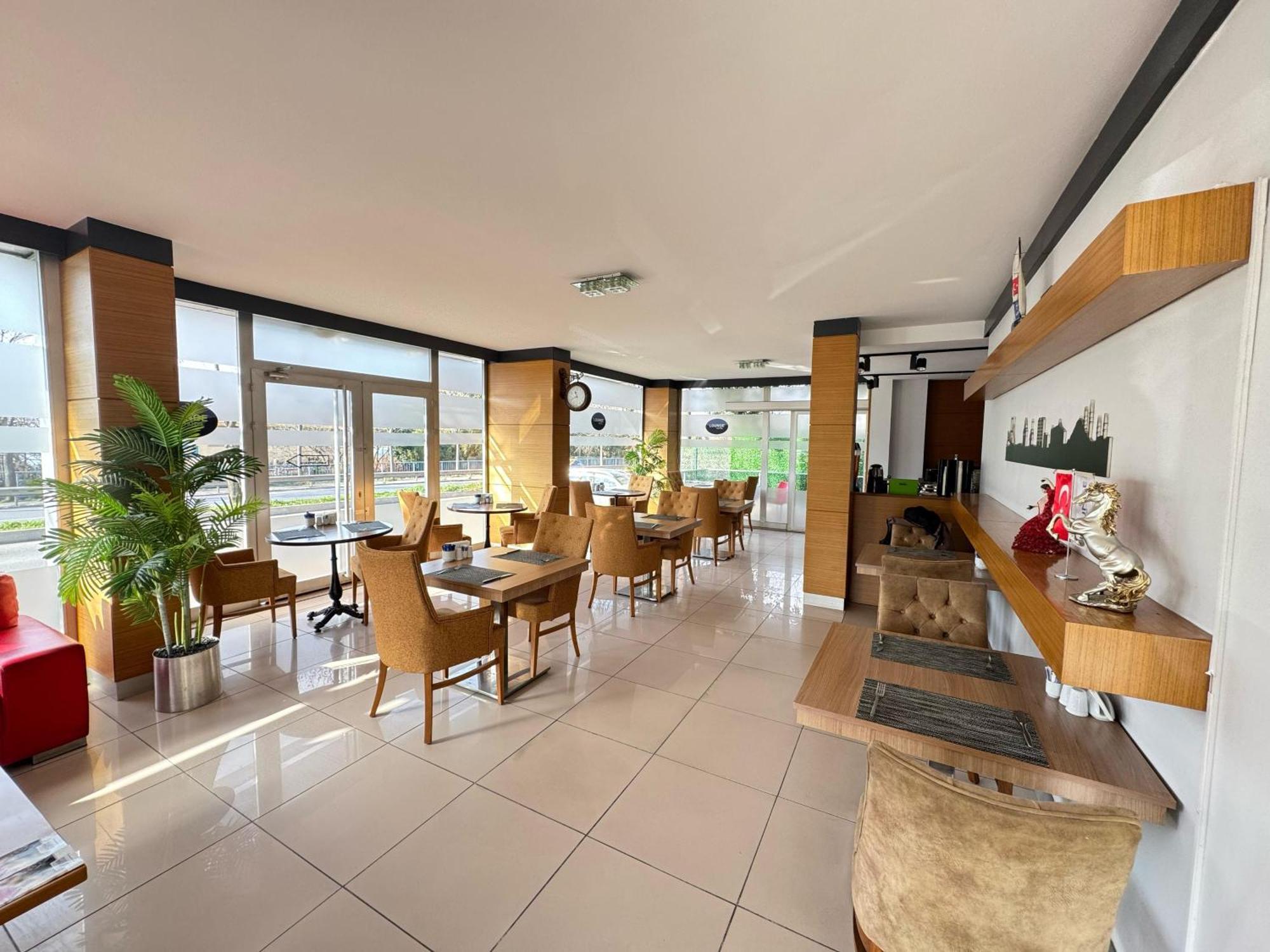 Lounge Hotel — Photos 1
